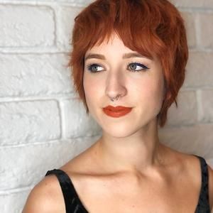 Meet your Posher, Leslie